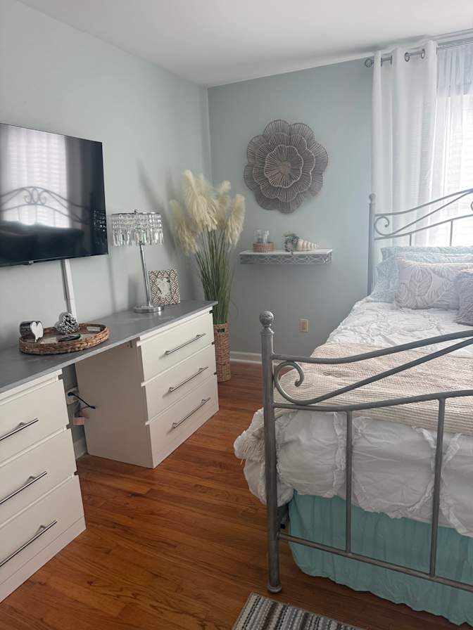 Linda's room