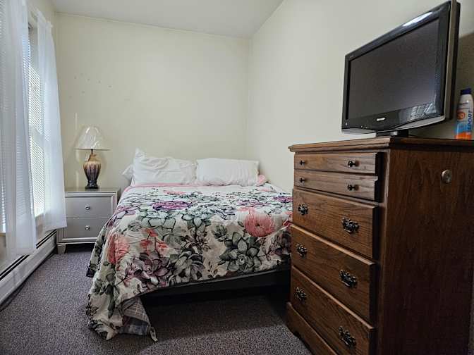Tom's room