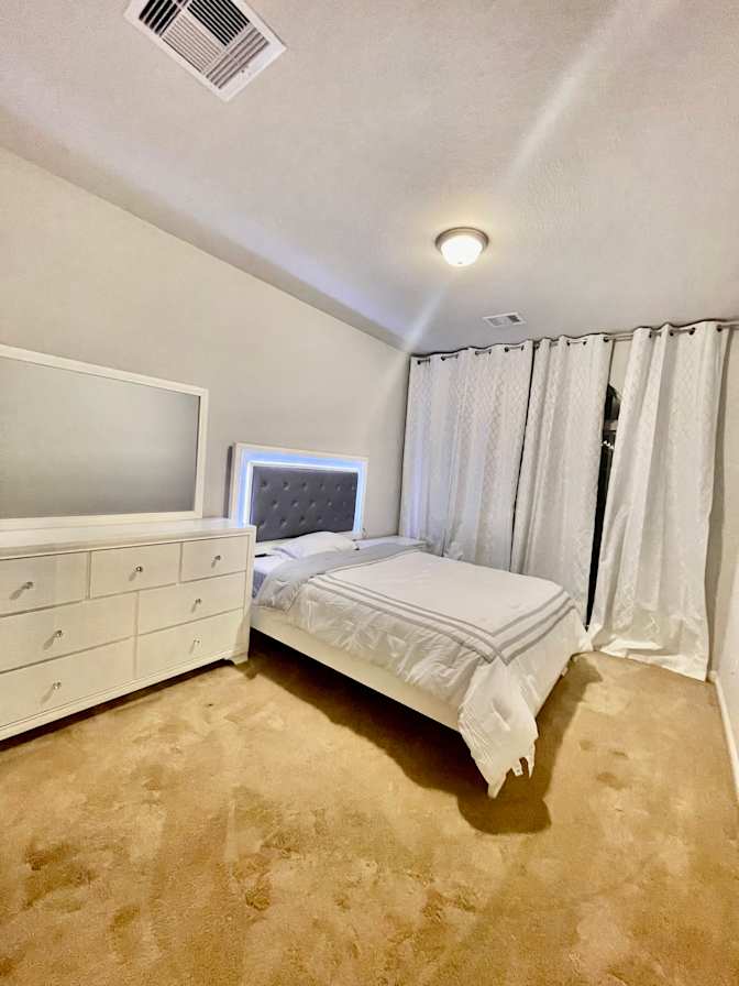 Hannah Nguyen's room