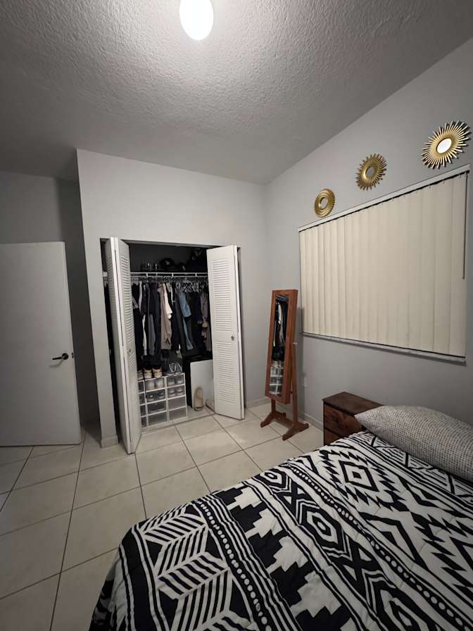 Carlos's room