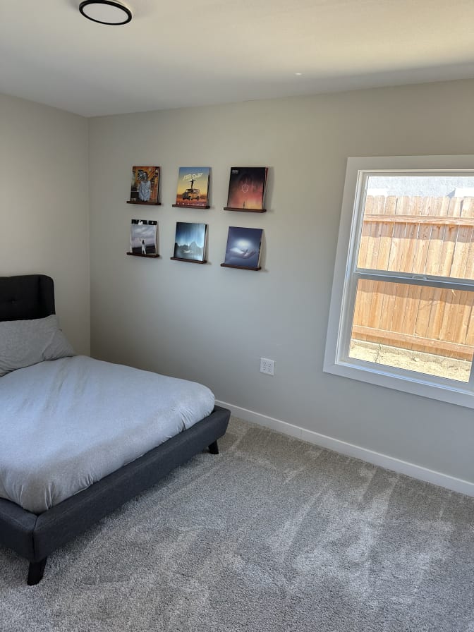 Andres's room