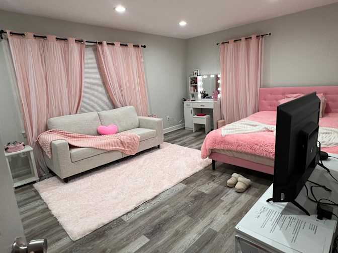 Jennifer Hernandez's room