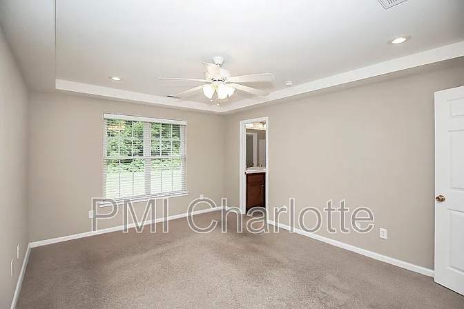 Alcove Rooms's room