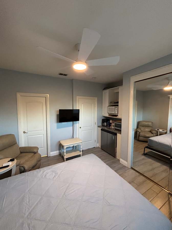 Rayna's room
