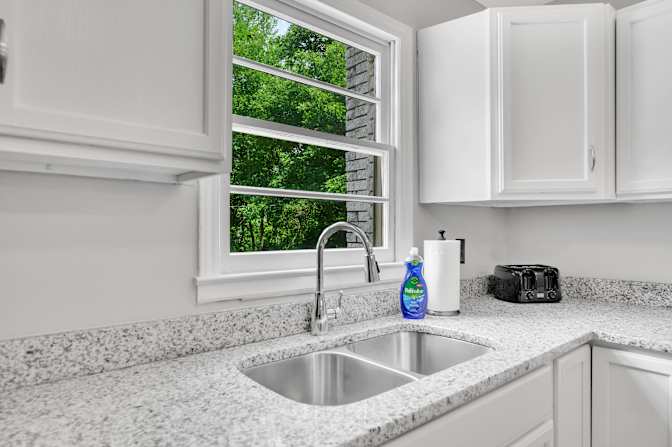 lifedoorrentals's room