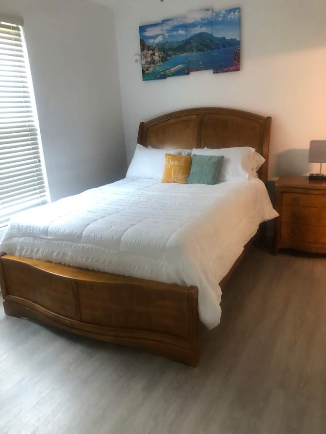 Dee's room