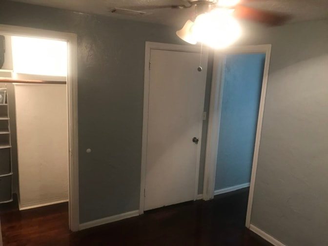 Luis's room