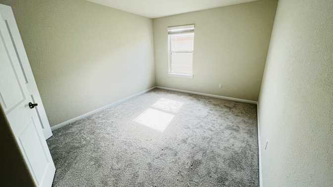 Alamiv's room