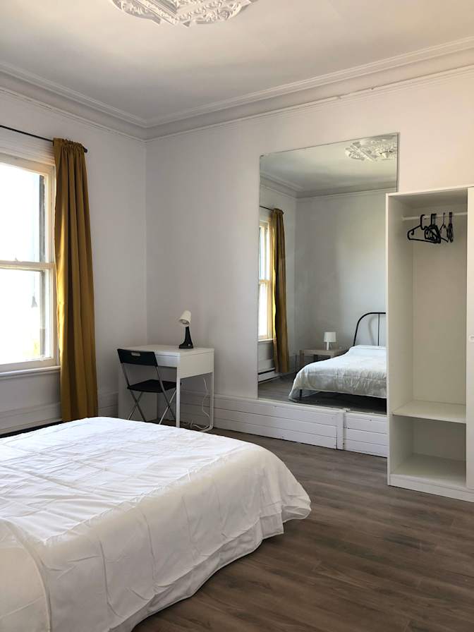 HelloMontreal's room