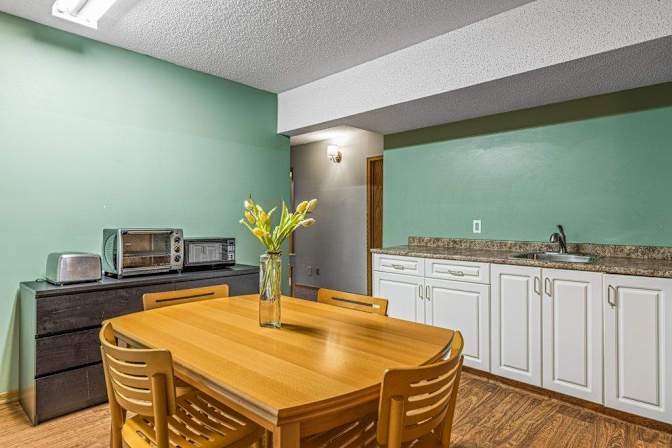 Canmore Room Rental's room