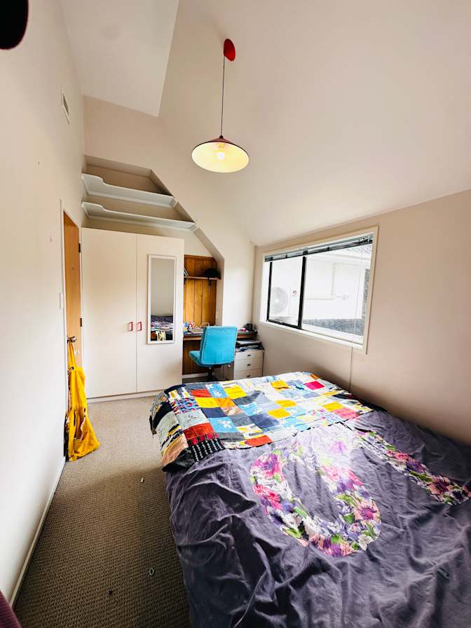 Gal's room