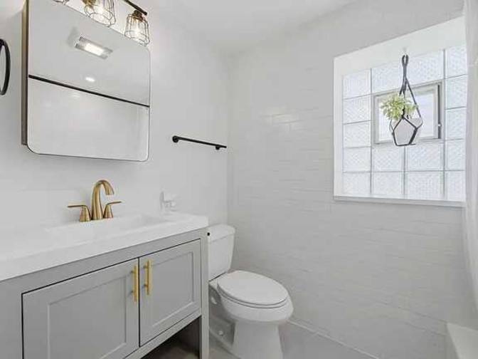Welcome to this beautifully one-bedroom's room