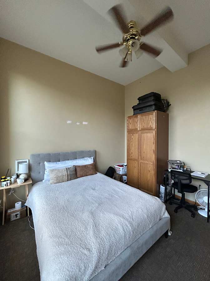 Iz Salvia's room