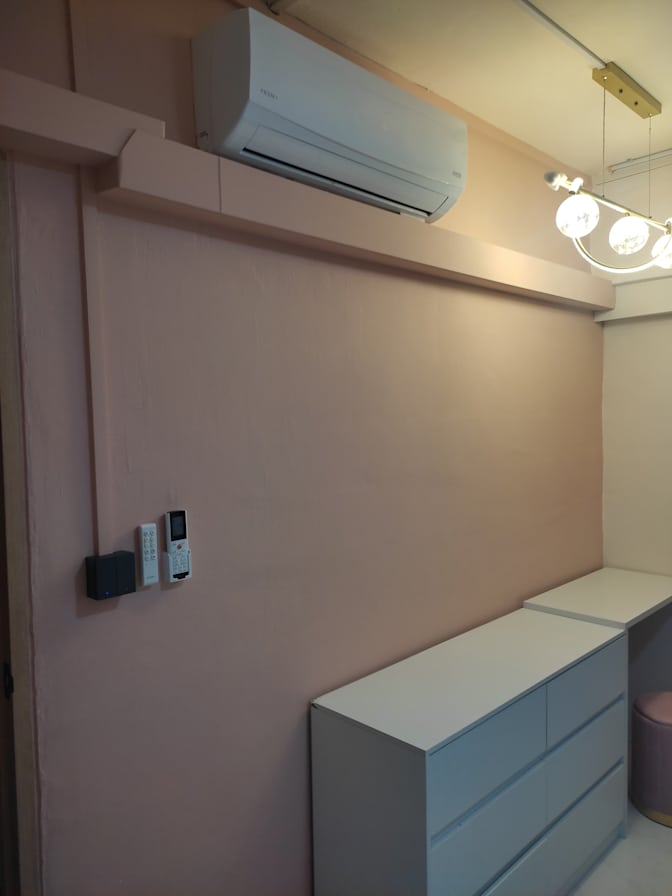 Idris's room