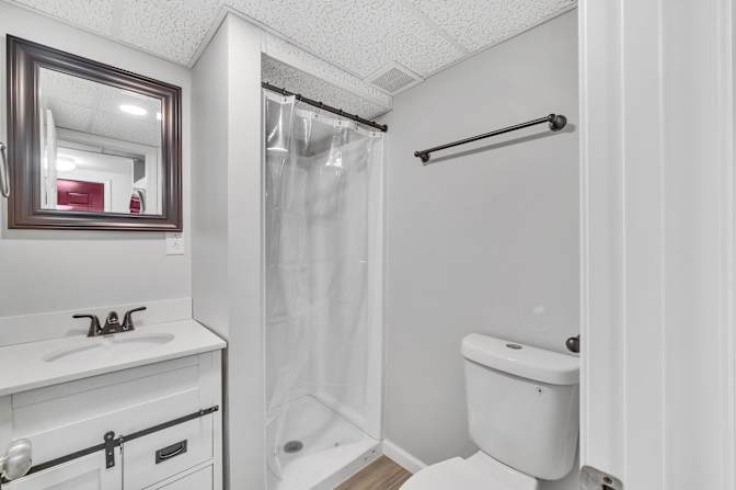 lifedoorrentals's room