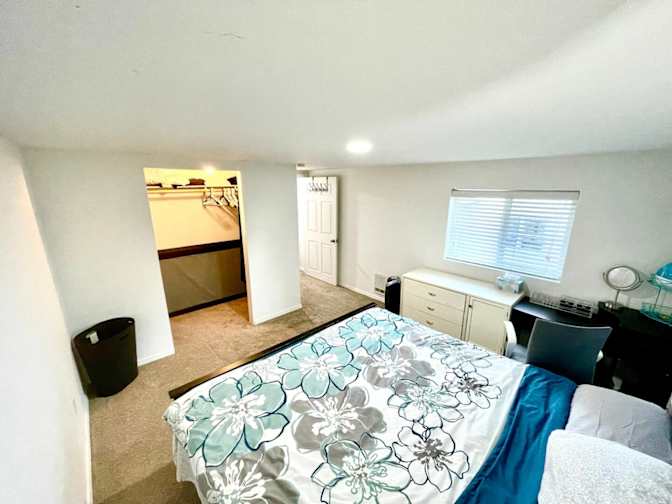 Raymond Liang's room