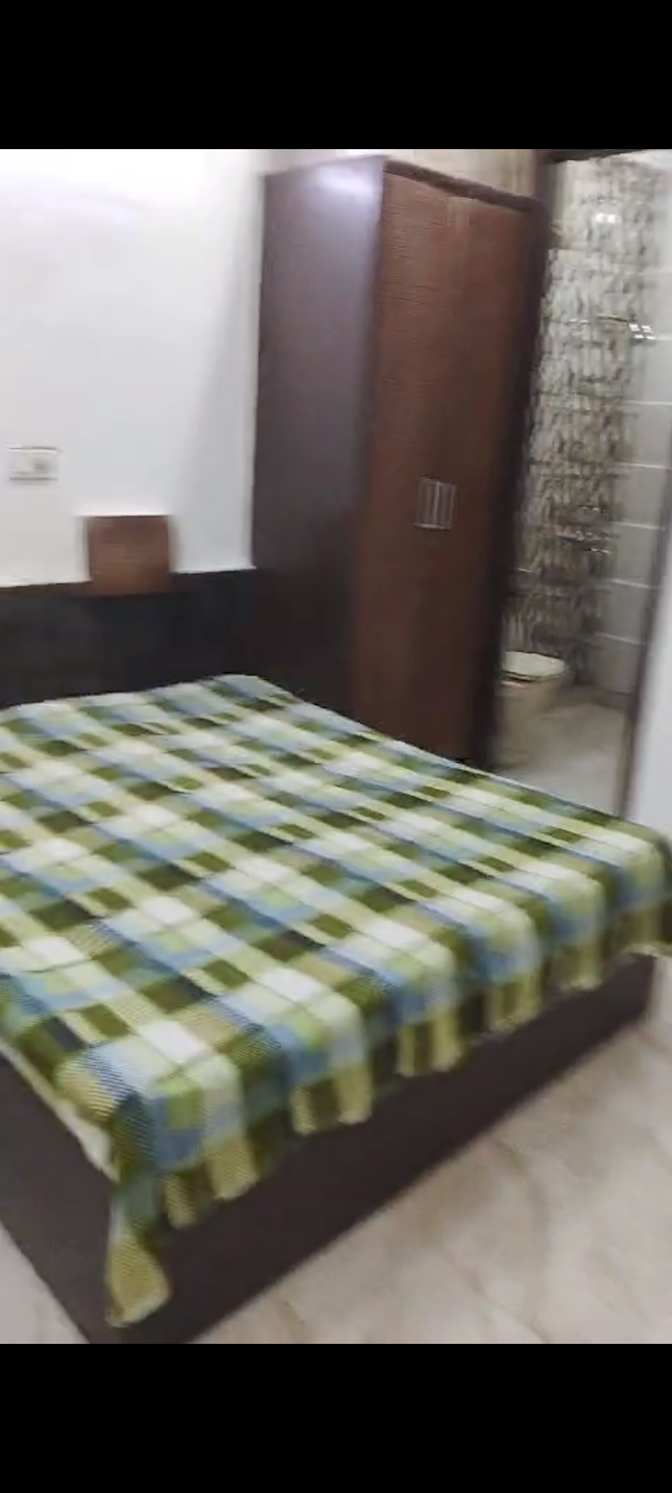 Anikate Gupta's room