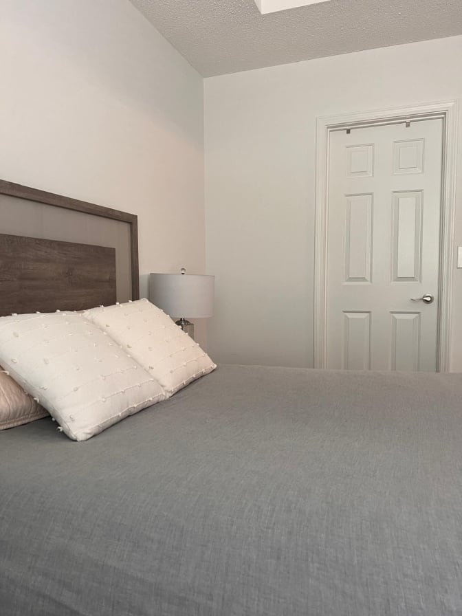Lucia Burnett's room