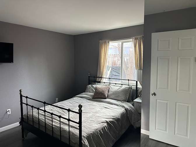 Dulis's room