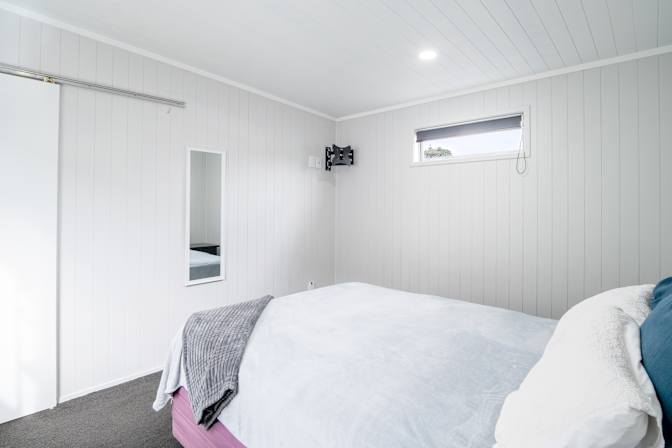 Dee's room