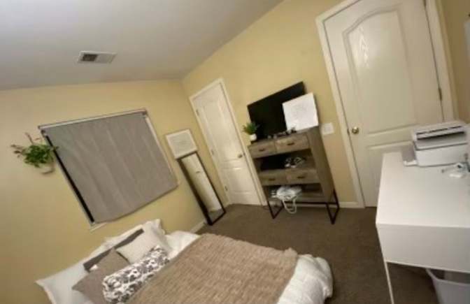 Jas's room