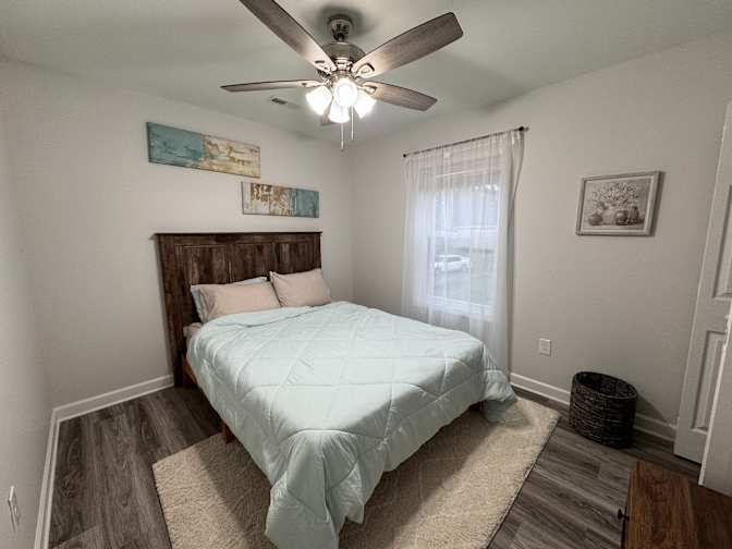 Alcove Rooms's room
