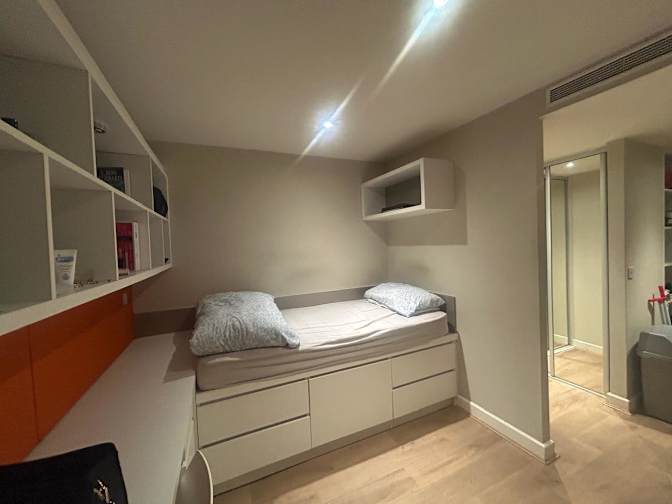 SIVANANTHINI's room