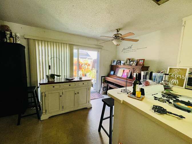 Deanna 's room