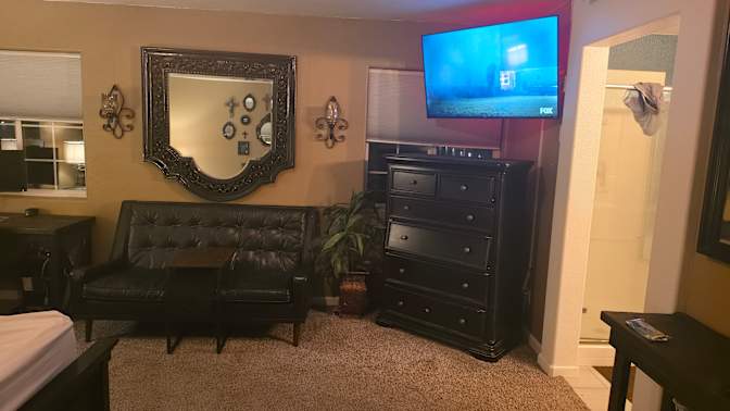 Carlos's room