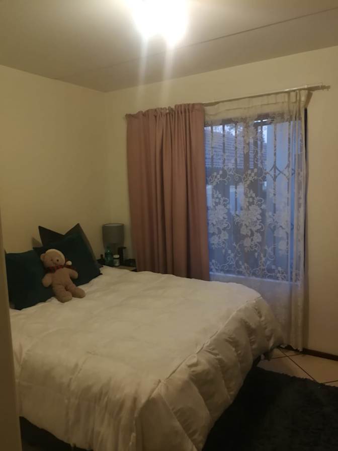 Aviwe's room