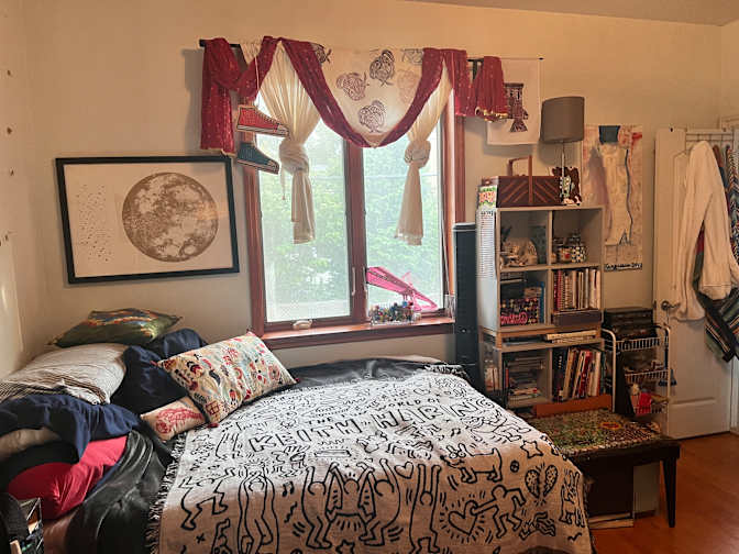 lora Morgenstern's room