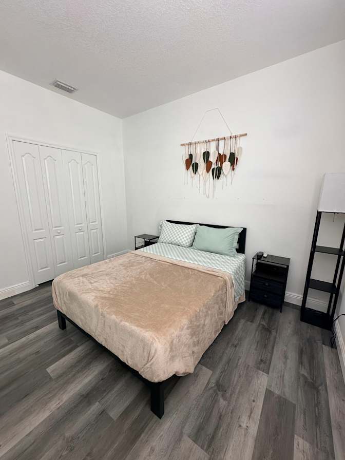 Mauricio's room