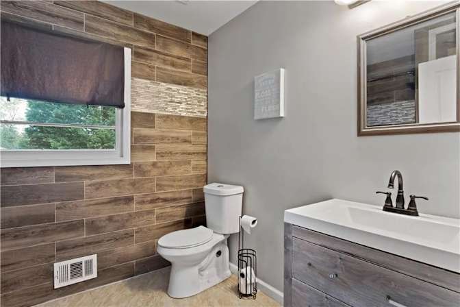Alcove Rooms's room