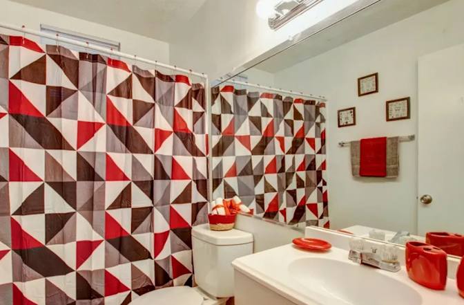 Alcove Rooms's room