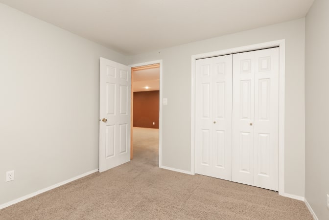 STUDENTS, INTERNS & YOUNG PROFESSIONALS's room