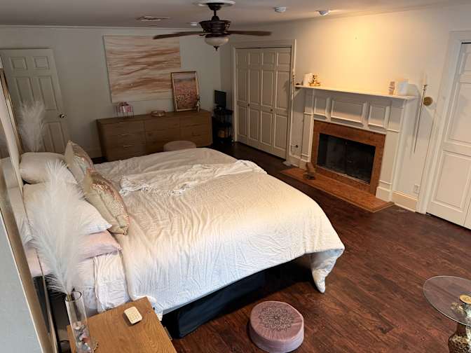 Menzelle Dedeaux's room