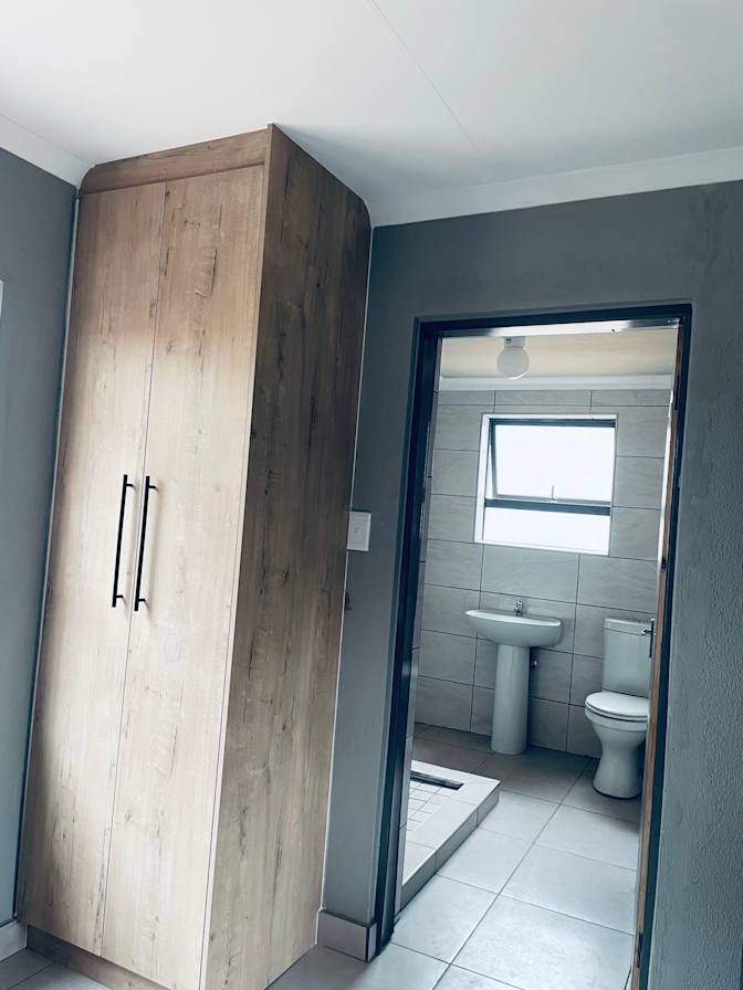 Hlume properties's room