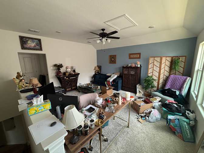 Luis's room