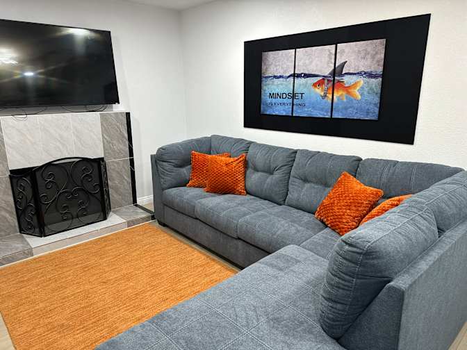 Lon's room