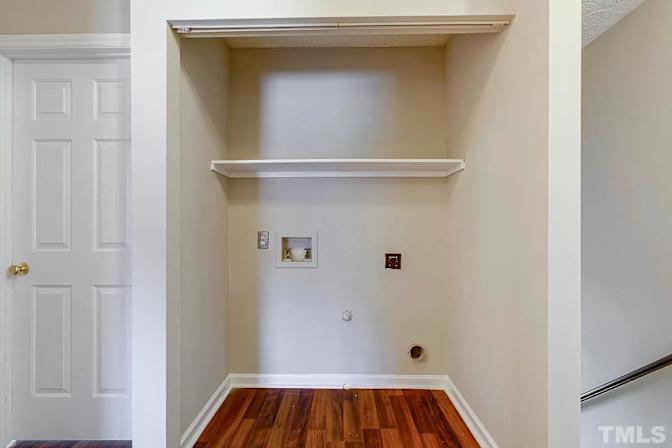 Alcove Rooms's room