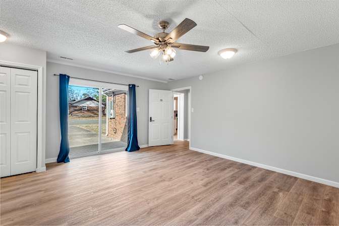 lifedoorrentals's room