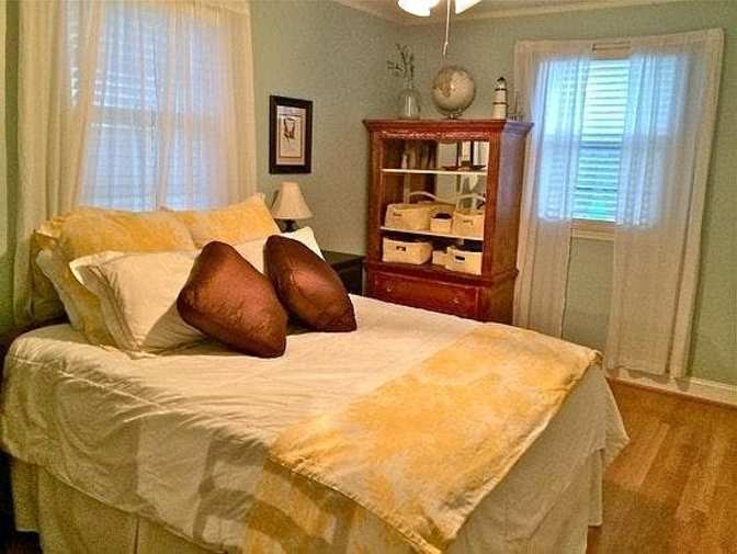 Alcove Rooms's room
