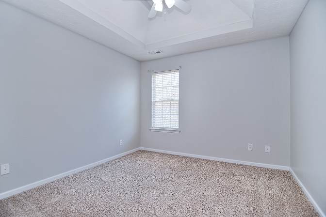 lifedoorrentals's room