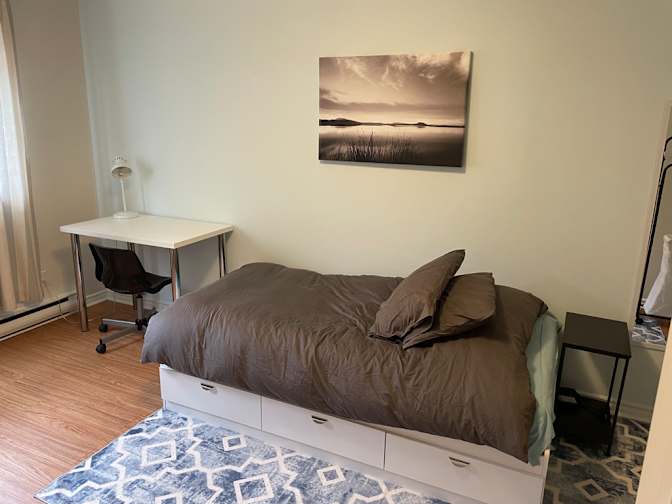 Janelle Desjardins's room