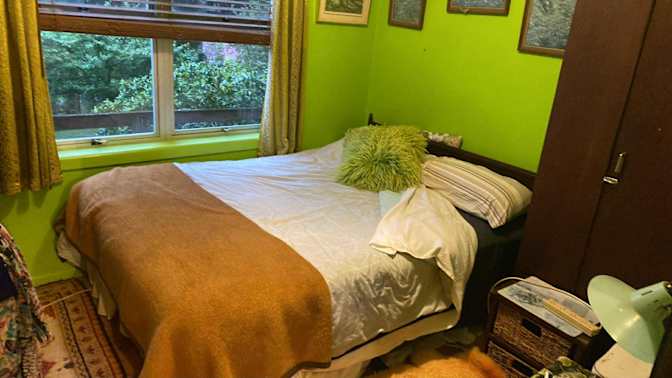 Lin's room