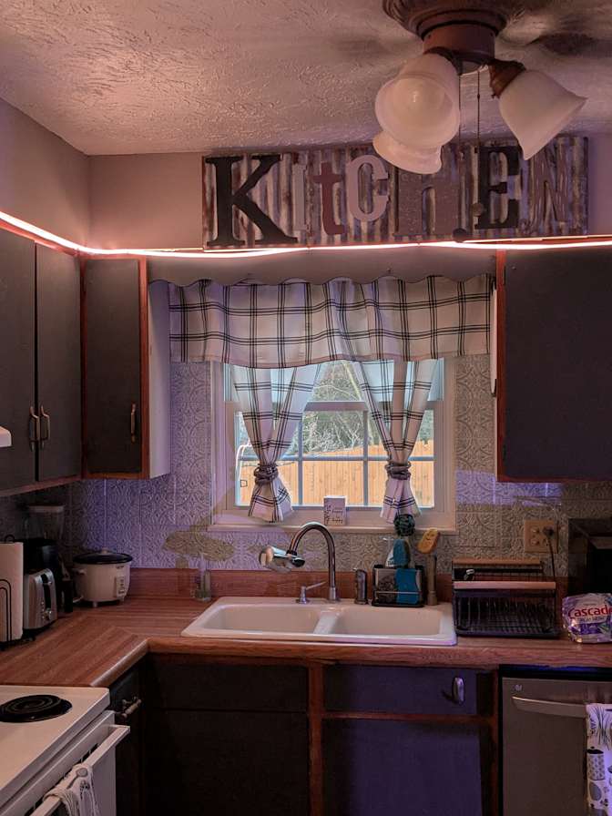 Moe's room