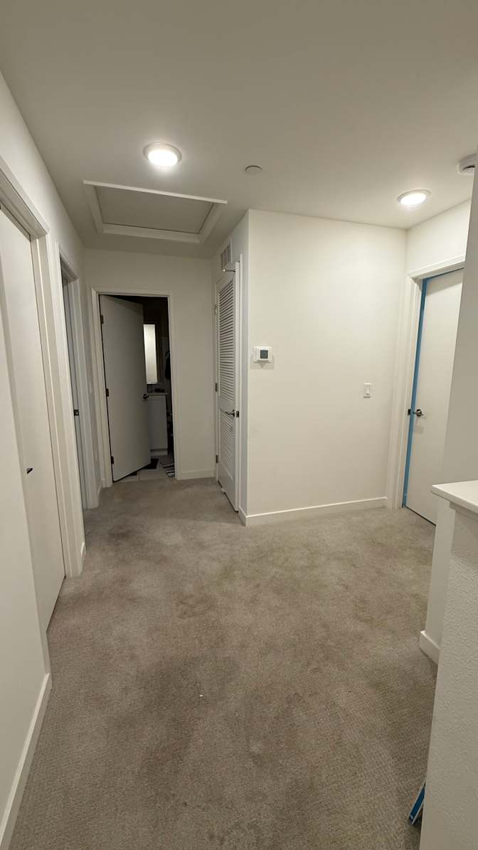 Omer Nezam's room
