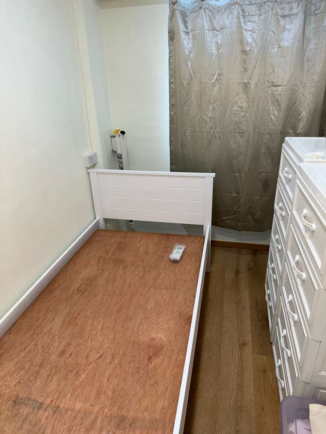 Kimberly  Wong's room