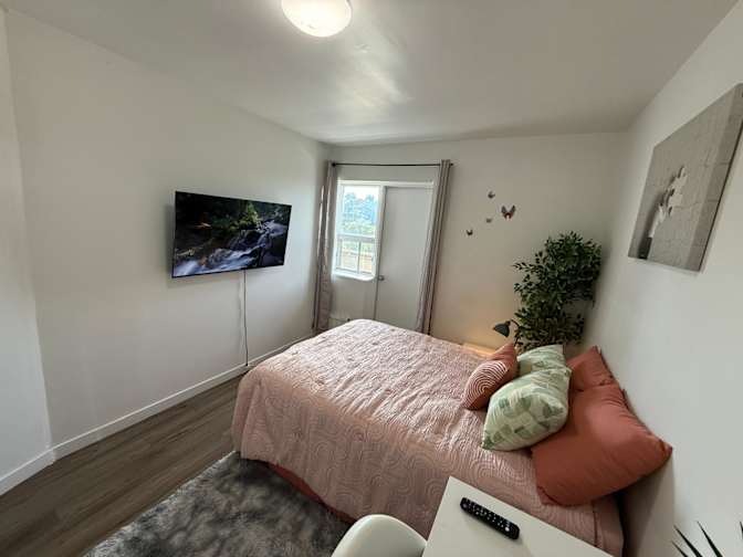Alona's room