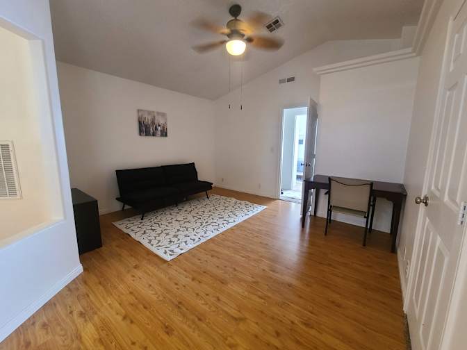Leslie's room